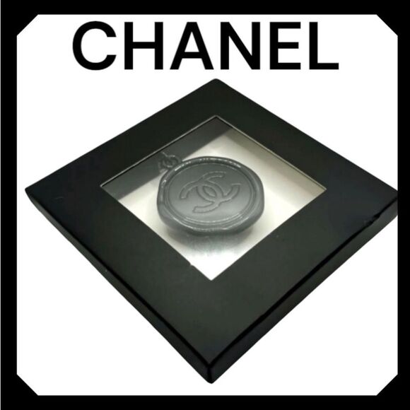 CHANELāBLACK BAG CHARM KEYCHAIN KEY RING - Picture 3 of 4